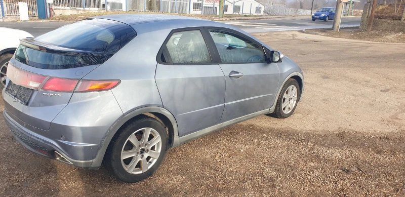 Honda Civic 1.8 бензин, снимка 6 - Автомобили и джипове - 50008028