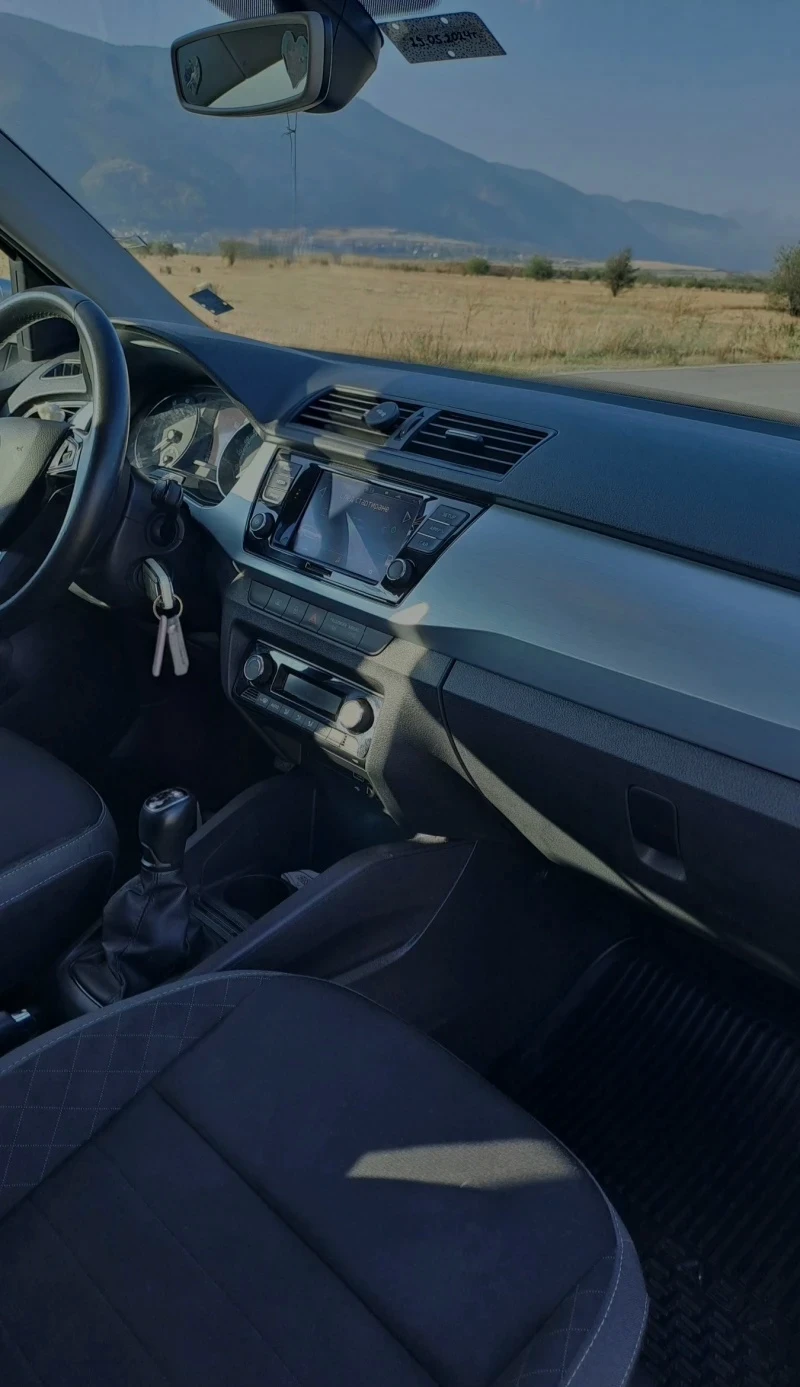Skoda Fabia, снимка 2 - Автомобили и джипове - 56460025