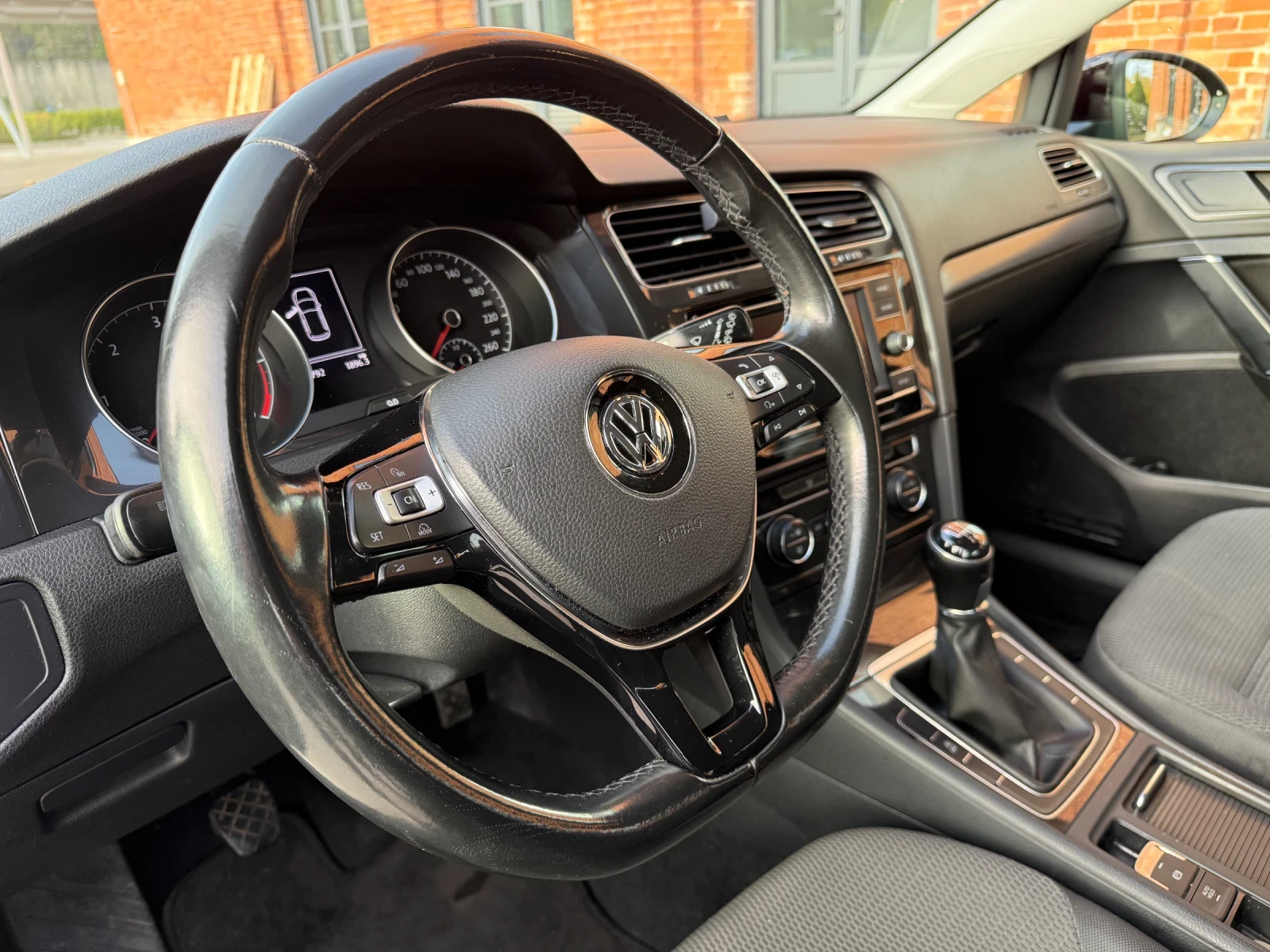 VW Golf 1.6TDI - изображение 8