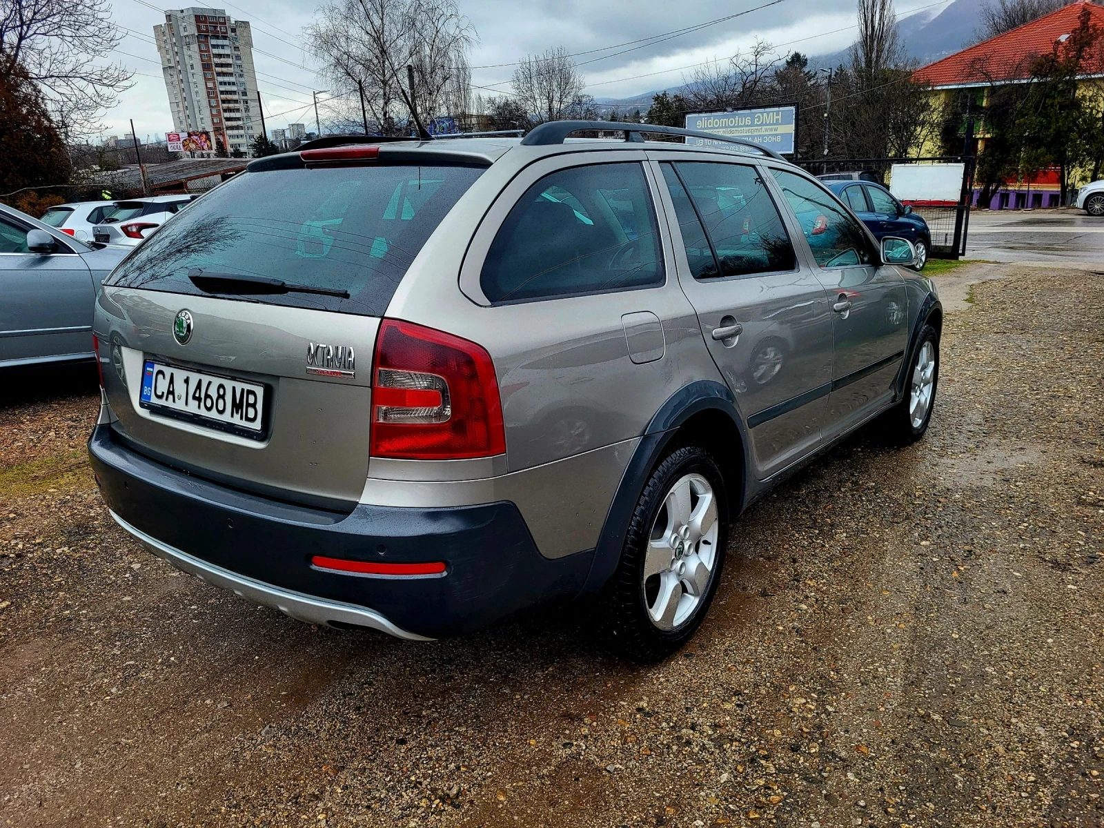 Skoda Octavia SCOUT / 4x4 / TOP - изображение 6