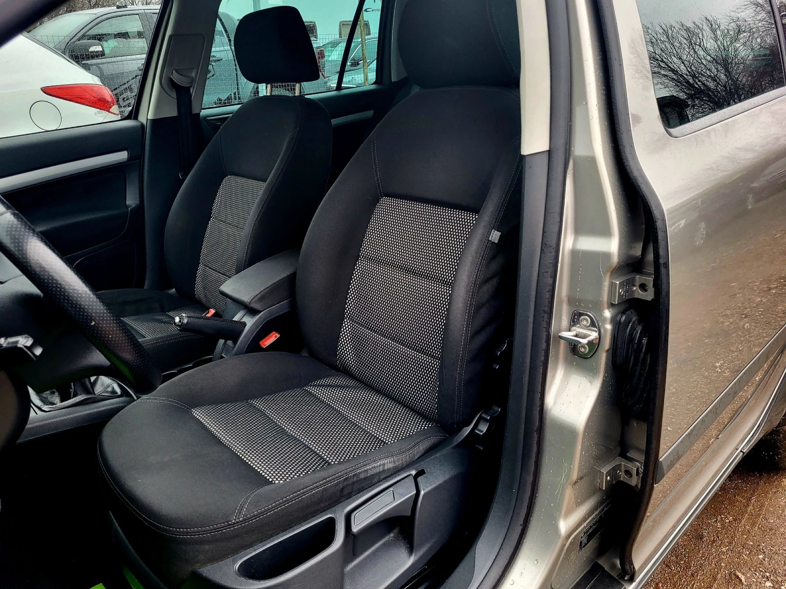 Skoda Octavia SCOUT / 4x4 / TOP - изображение 9