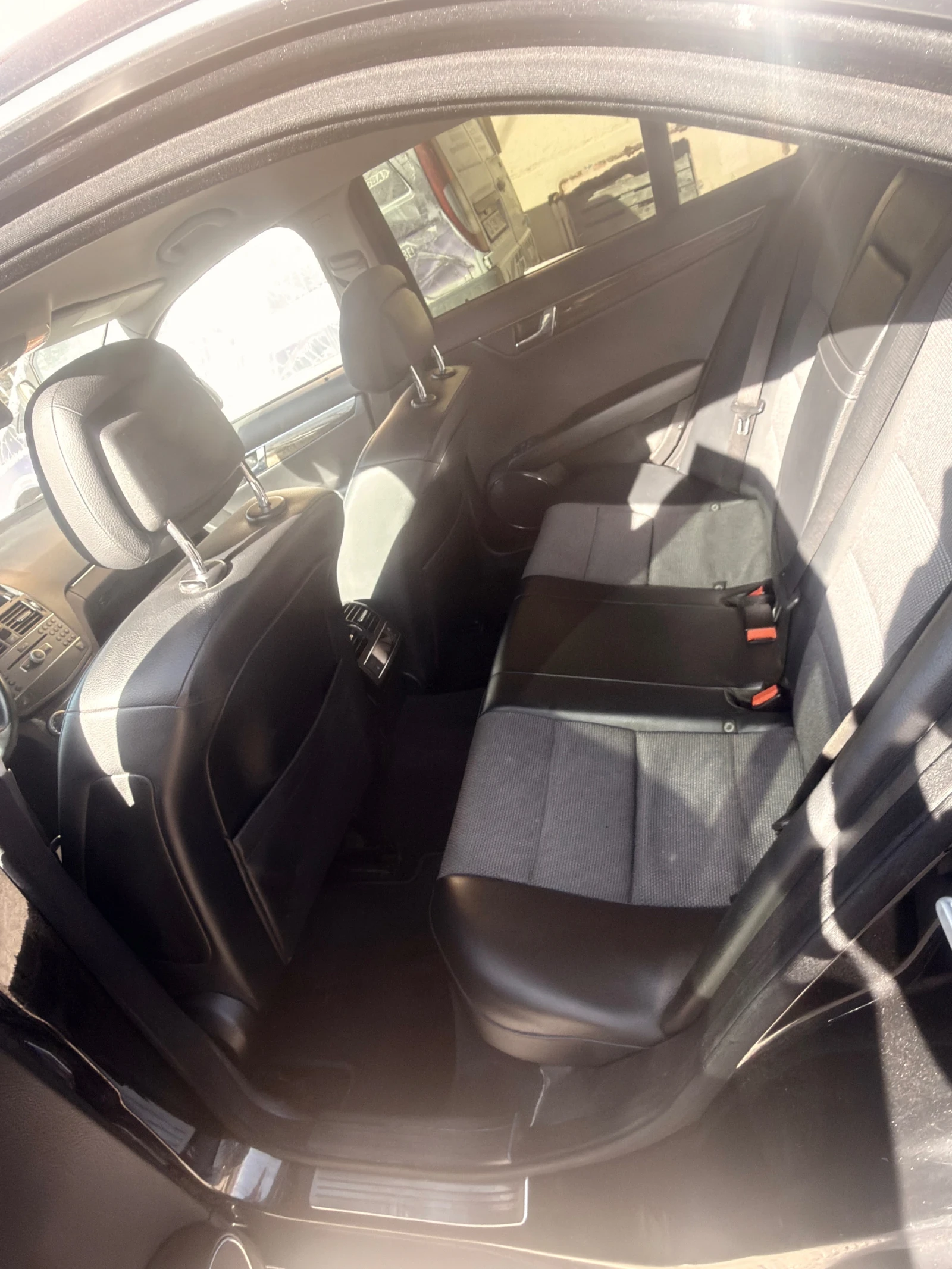 Mercedes-Benz C 220 2.2 CDI AVTOMAT, снимка 4 - Автомобили и джипове - 53769856