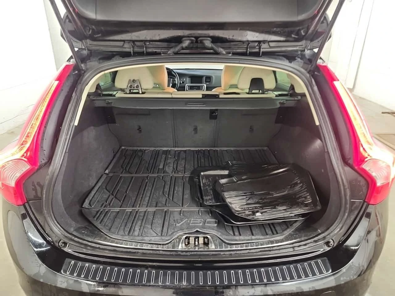 Volvo V60 * DYNAMIC * CARFAX * ������� * �������� * 2 �����  | Mobile.bg � ����������� 6