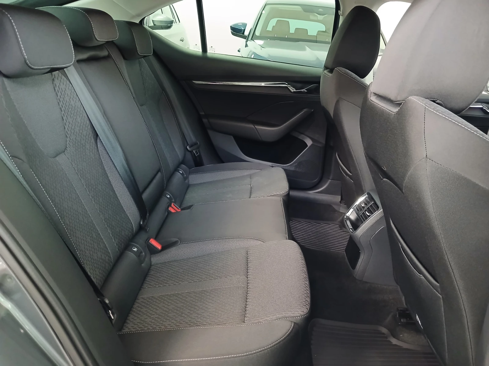 Skoda Octavia ����� 1, 5 /150 �.�./M-HEV | Mobile.bg � ����������� 8