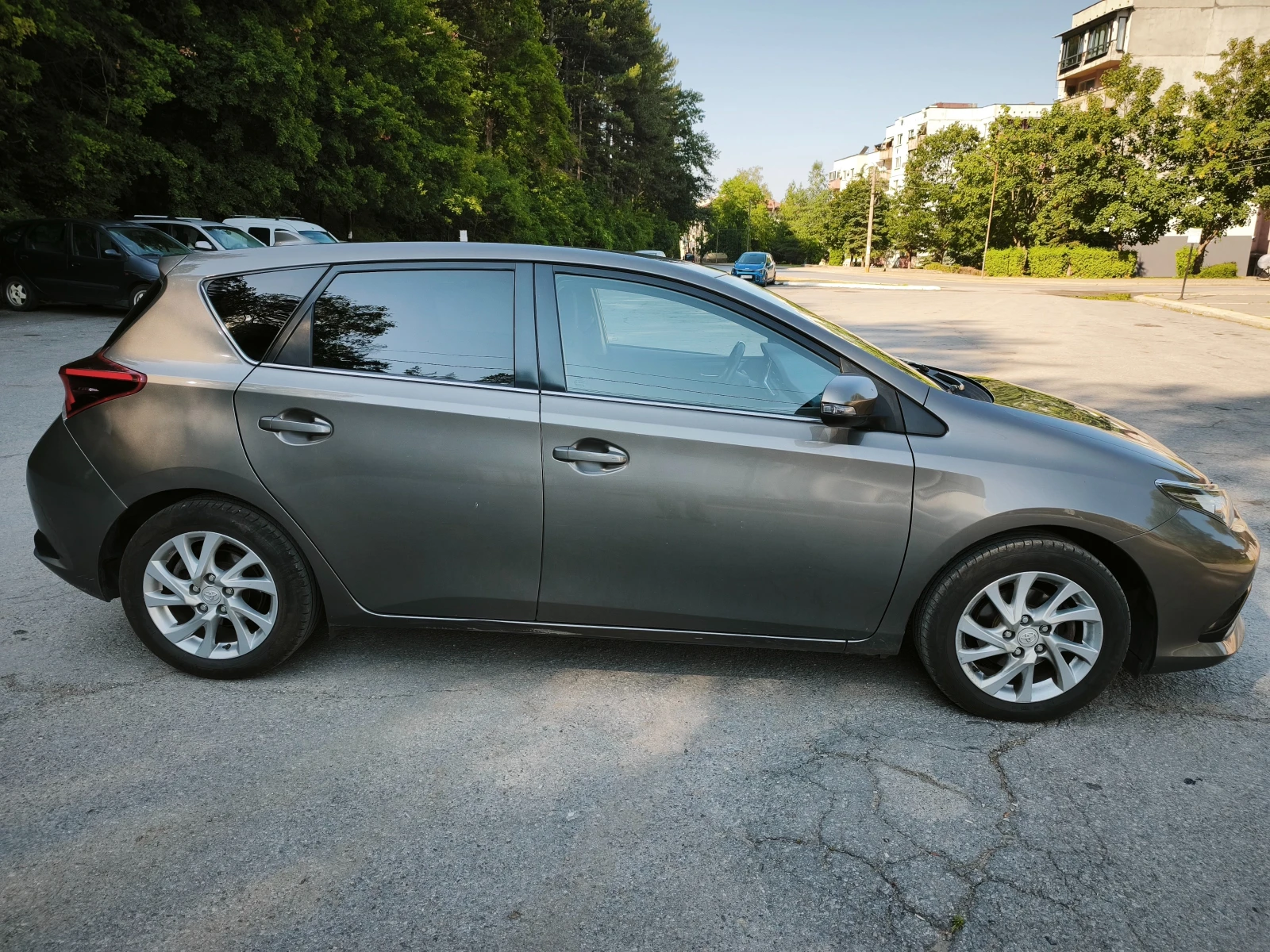 Toyota Auris хечбек