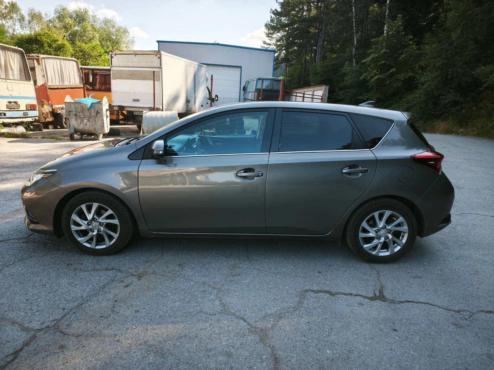 Toyota Auris хечбек, снимка 3 - Автомобили и джипове - 55321183