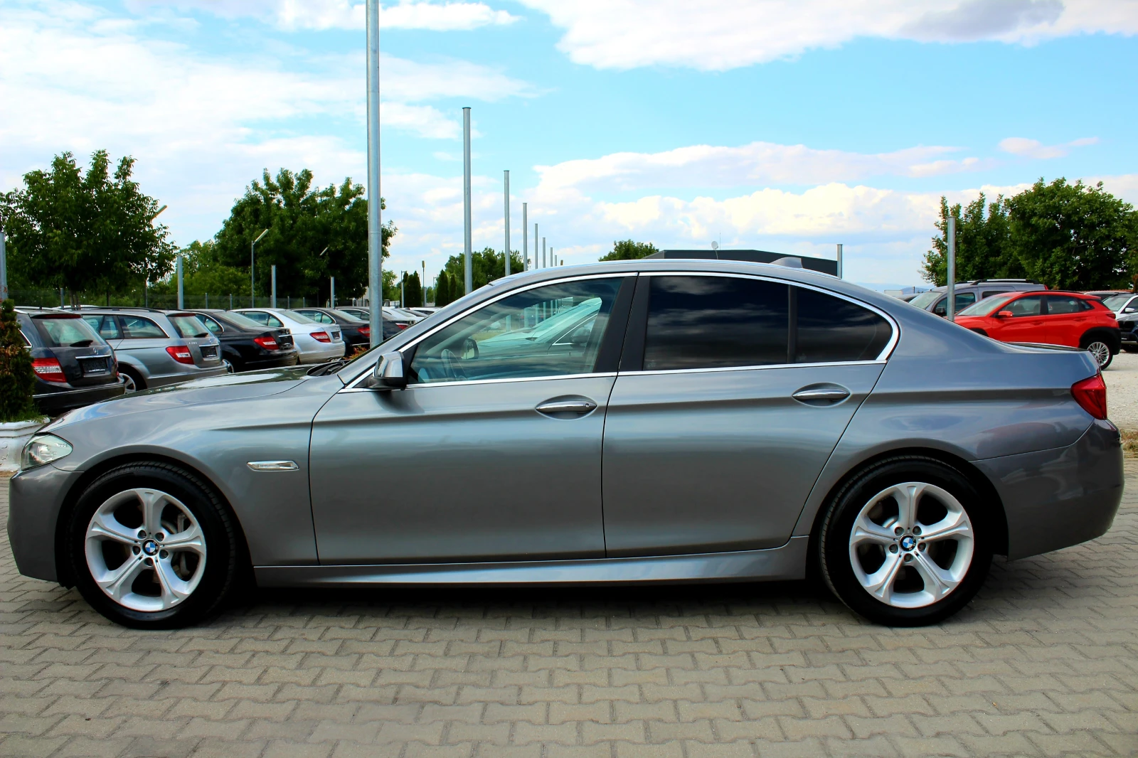 BMW 530 xDrive M PACK/РЕВИЗИРАН МОТОР/СОБСТВЕН ЛИЗИНГ, снимка 4 - Автомобили и джипове - 55667600