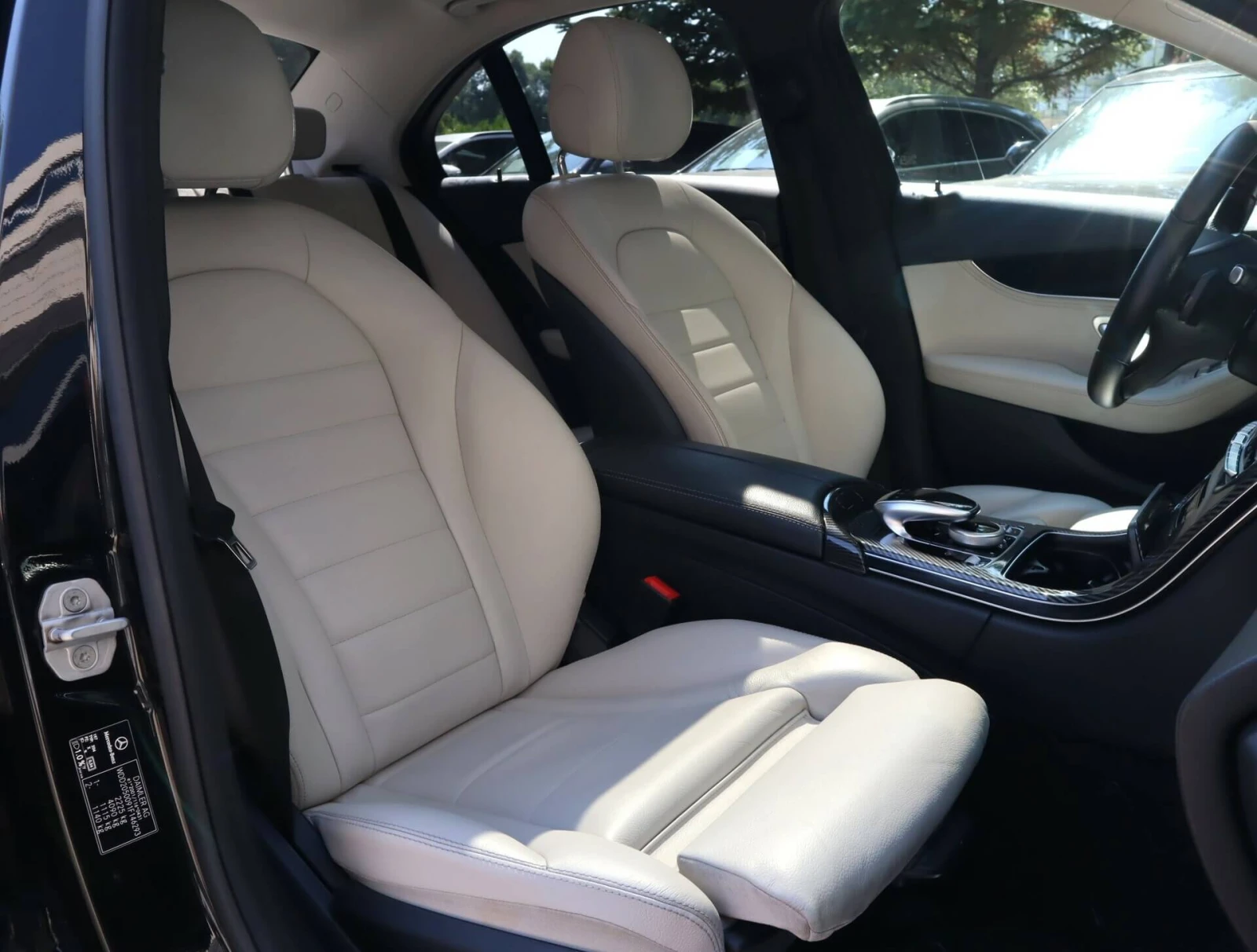 Mercedes-Benz C 250 4Matic/Мъртва точка/Камера/Подгрев/Шибедах, снимка 8 - Автомобили и джипове - 55836583