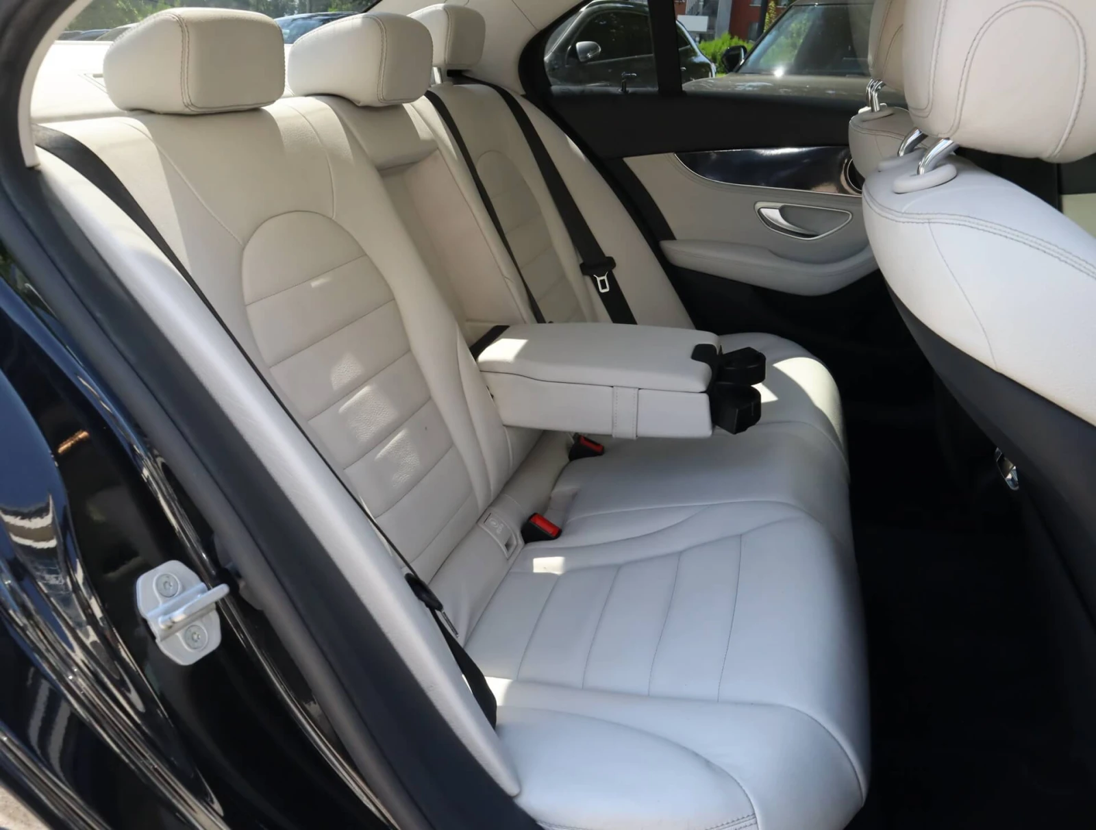 Mercedes-Benz C 250 4Matic/Мъртва точка/Камера/Подгрев/Шибедах, снимка 9 - Автомобили и джипове - 55836583