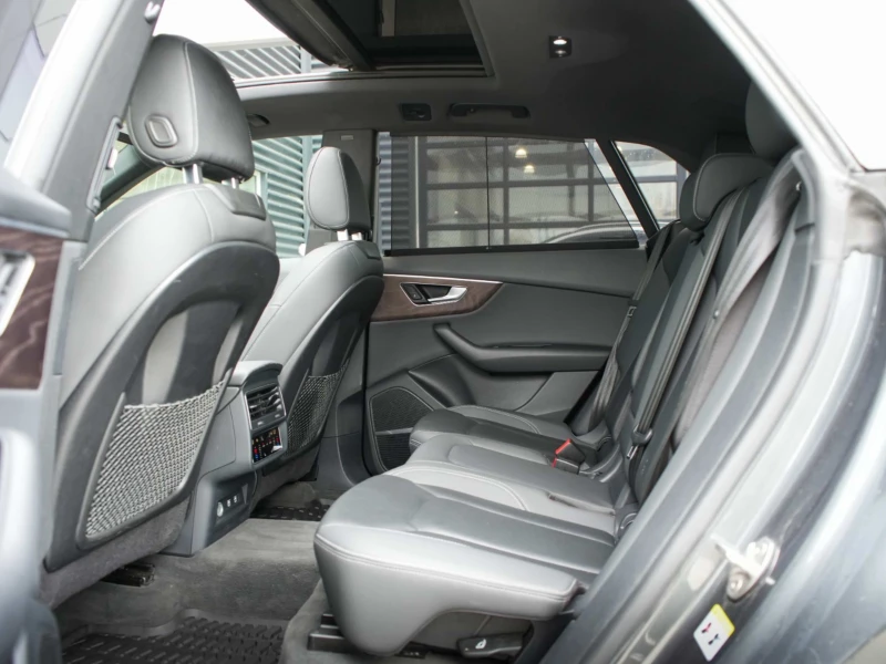Audi Q8 PRESTIGE| MATRIX| DISTRONIK| PANO| B&O| ЩОРИ| ОБДУ, снимка 16 - Автомобили и джипове - 53221414