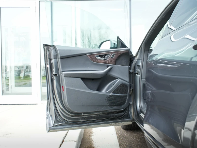 Audi Q8 PRESTIGE| MATRIX| DISTRONIK| PANO| B&O| ЩОРИ| ОБДУ, снимка 13 - Автомобили и джипове - 53221414