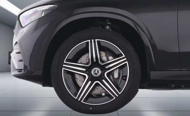 Mercedes-Benz GLC 300 dе 4Matic = AMG Line = Advanced Plus Гаранция, снимка 4 - Автомобили и джипове - 54728944