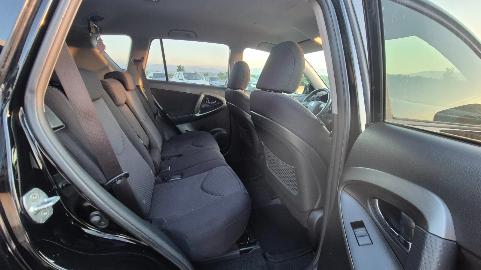 Toyota Rav4, снимка 9 - Автомобили и джипове - 54346466