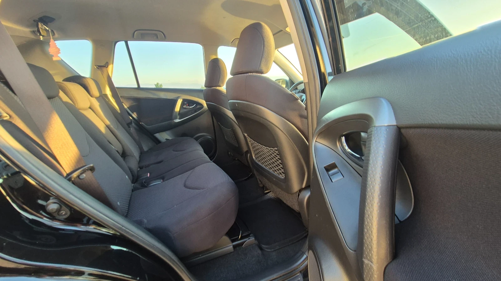 Toyota Rav4, снимка 15 - Автомобили и джипове - 54346466