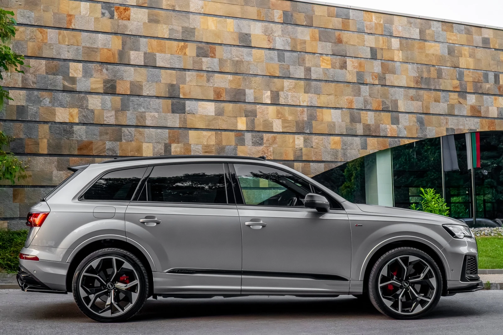Audi Q7 55 TFSI S-LINE* EXCLUSIVE* PANO* DIGITAL* 7-SEATS, снимка 6 - Автомобили и джипове - 55226861