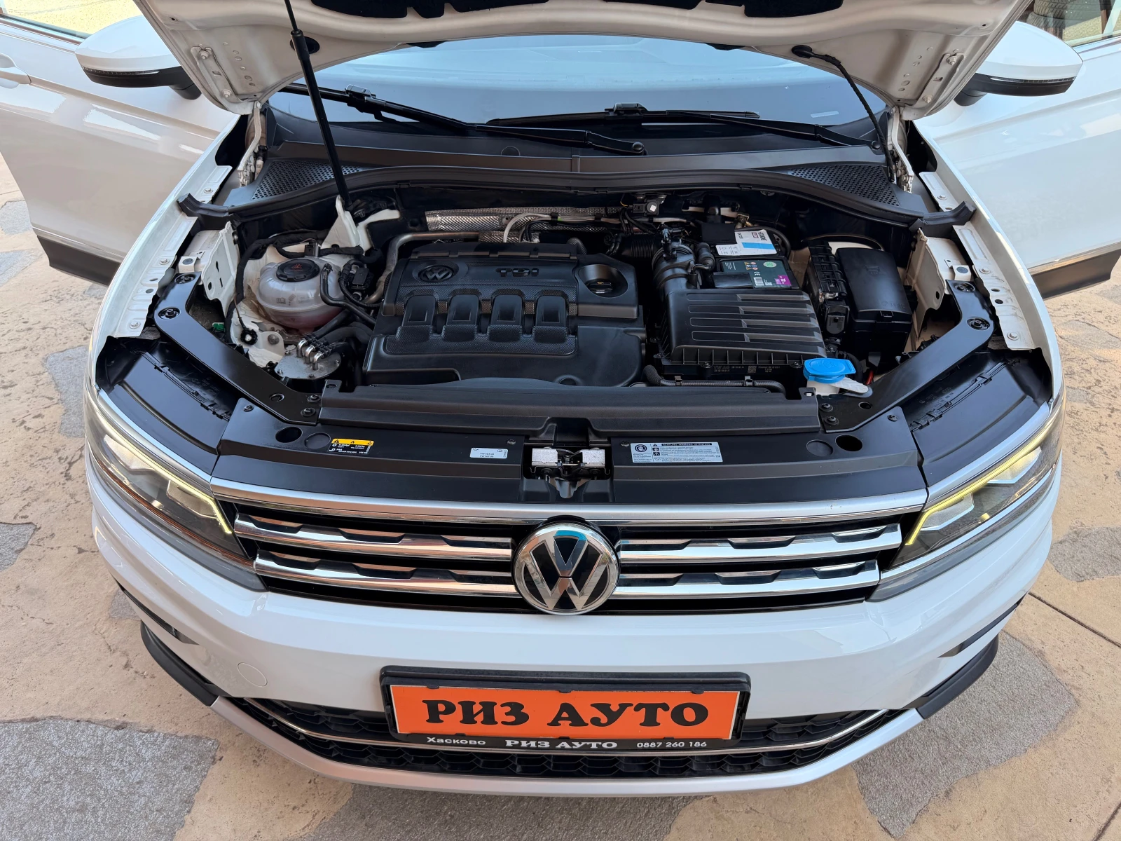 VW Tiguan 2.0TDI* AUT* NAVI* KAMERA* PARKASISTANS* PANORAMA, снимка 17 - Автомобили и джипове - 55616443