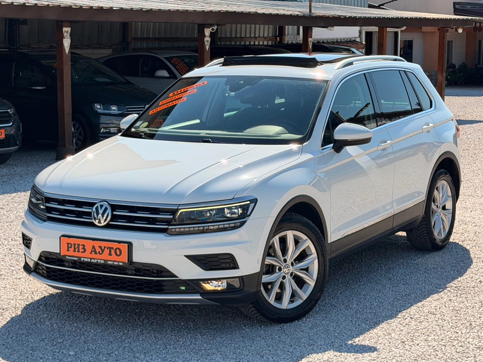 VW Tiguan 2.0TDI* AUT* NAVI* KAMERA* PARKASISTANS* PANORAMA, снимка 14 - Автомобили и джипове - 55616443