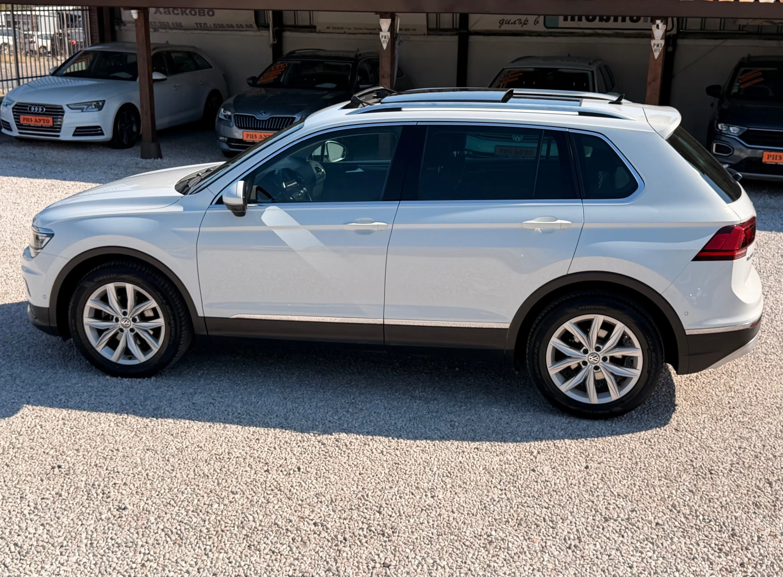 VW Tiguan 2.0TDI* AUT* NAVI* KAMERA* PARKASISTANS* PANORAMA, снимка 12 - Автомобили и джипове - 55616443