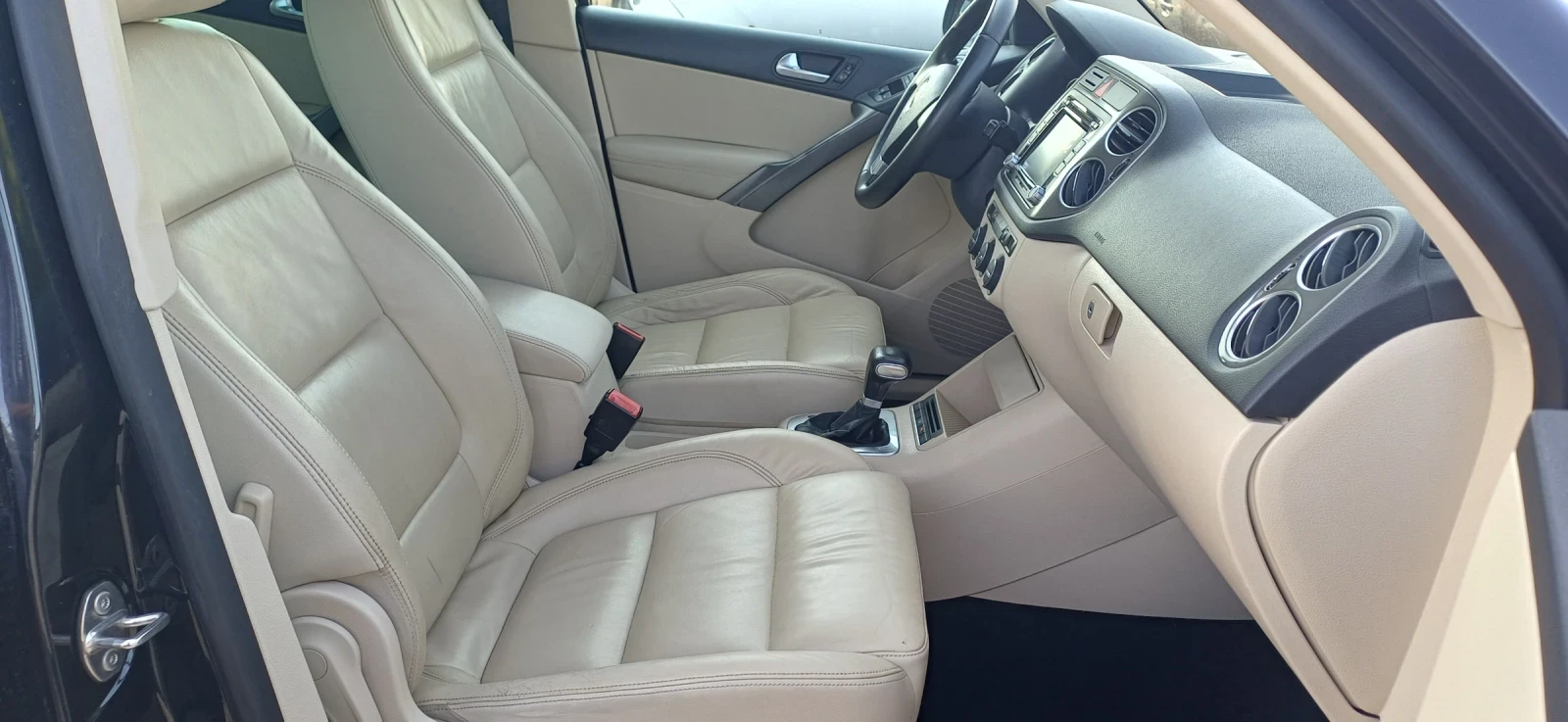VW Tiguan 2.0 АВТОМАТИК 4?4, снимка 12 - Автомобили и джипове - 55792837