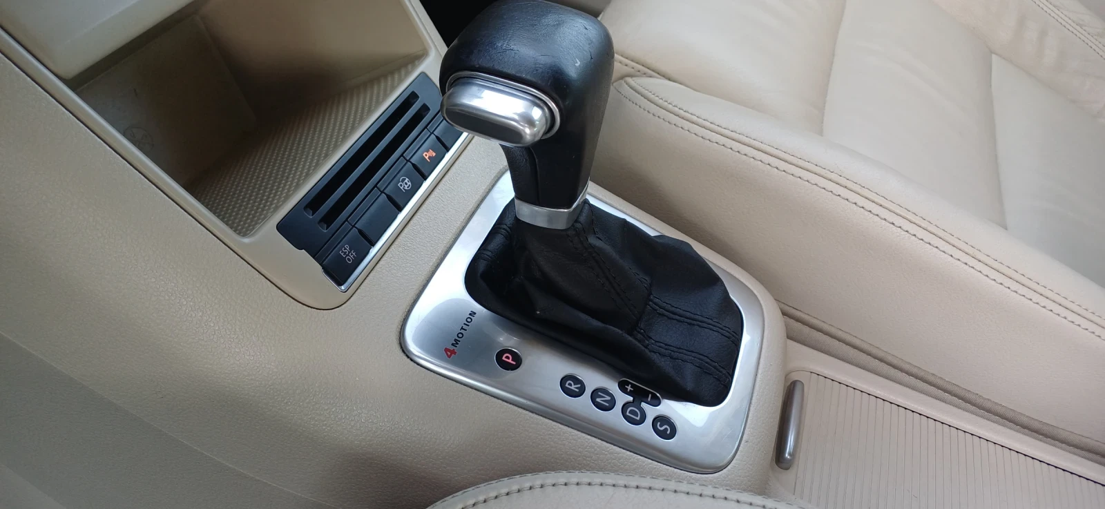 VW Tiguan 2.0 АВТОМАТИК 4?4, снимка 14 - Автомобили и джипове - 55792837