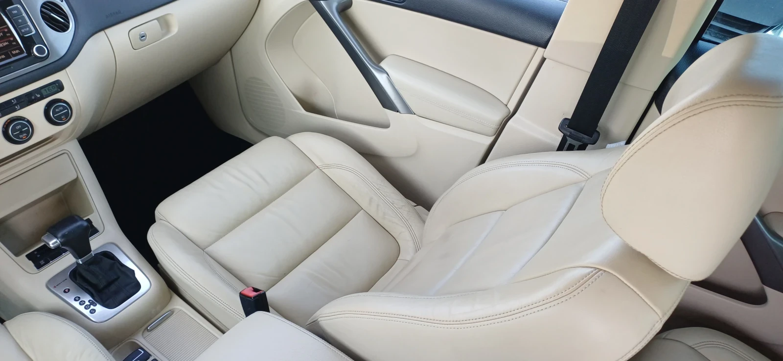 VW Tiguan 2.0 АВТОМАТИК 4?4, снимка 11 - Автомобили и джипове - 55792837