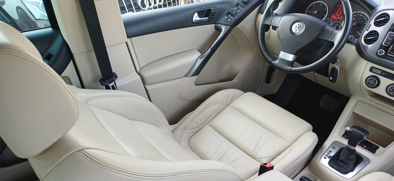VW Tiguan 2.0 АВТОМАТИК 4?4, снимка 9 - Автомобили и джипове - 55792837