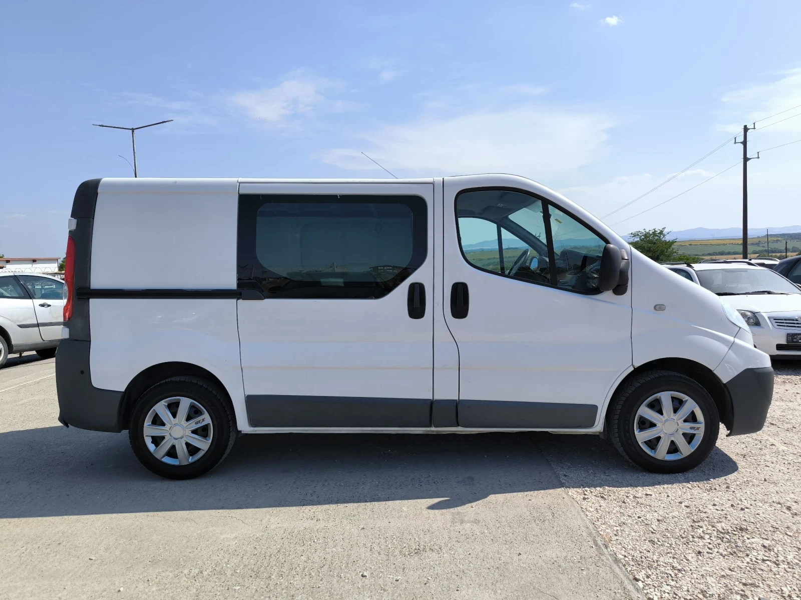 Opel Vivaro 2.0TD - изображение 4