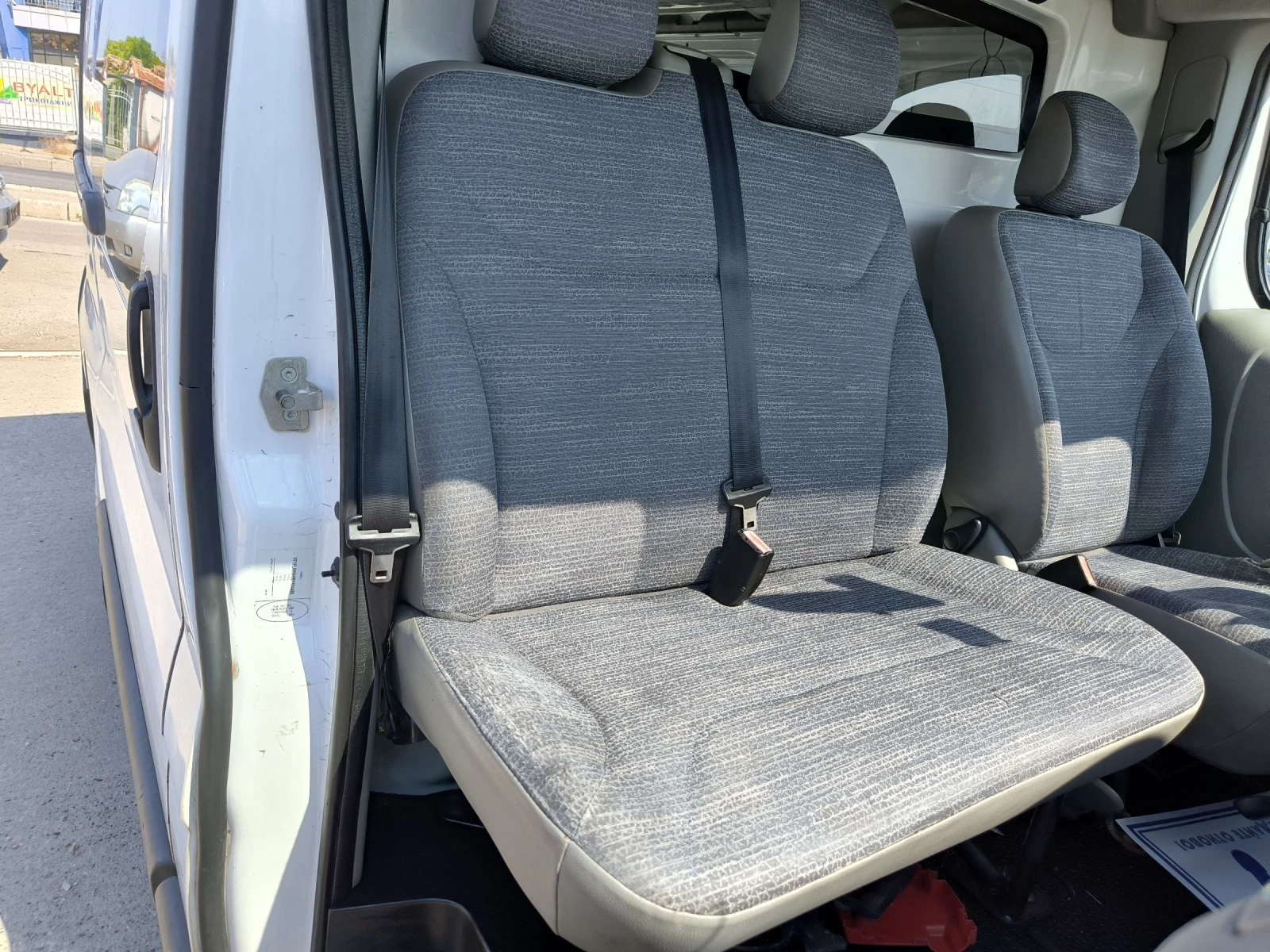 Opel Vivaro 2.0TD - изображение 8