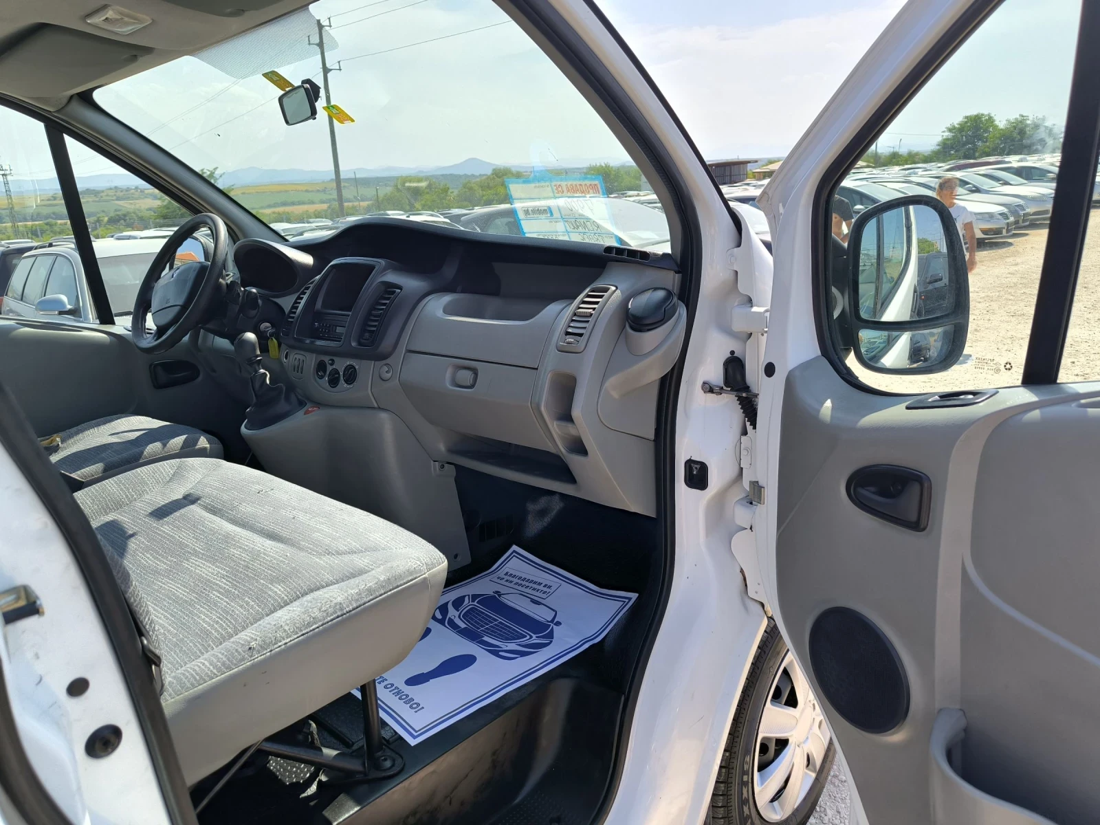 Opel Vivaro 2.0TD - изображение 7