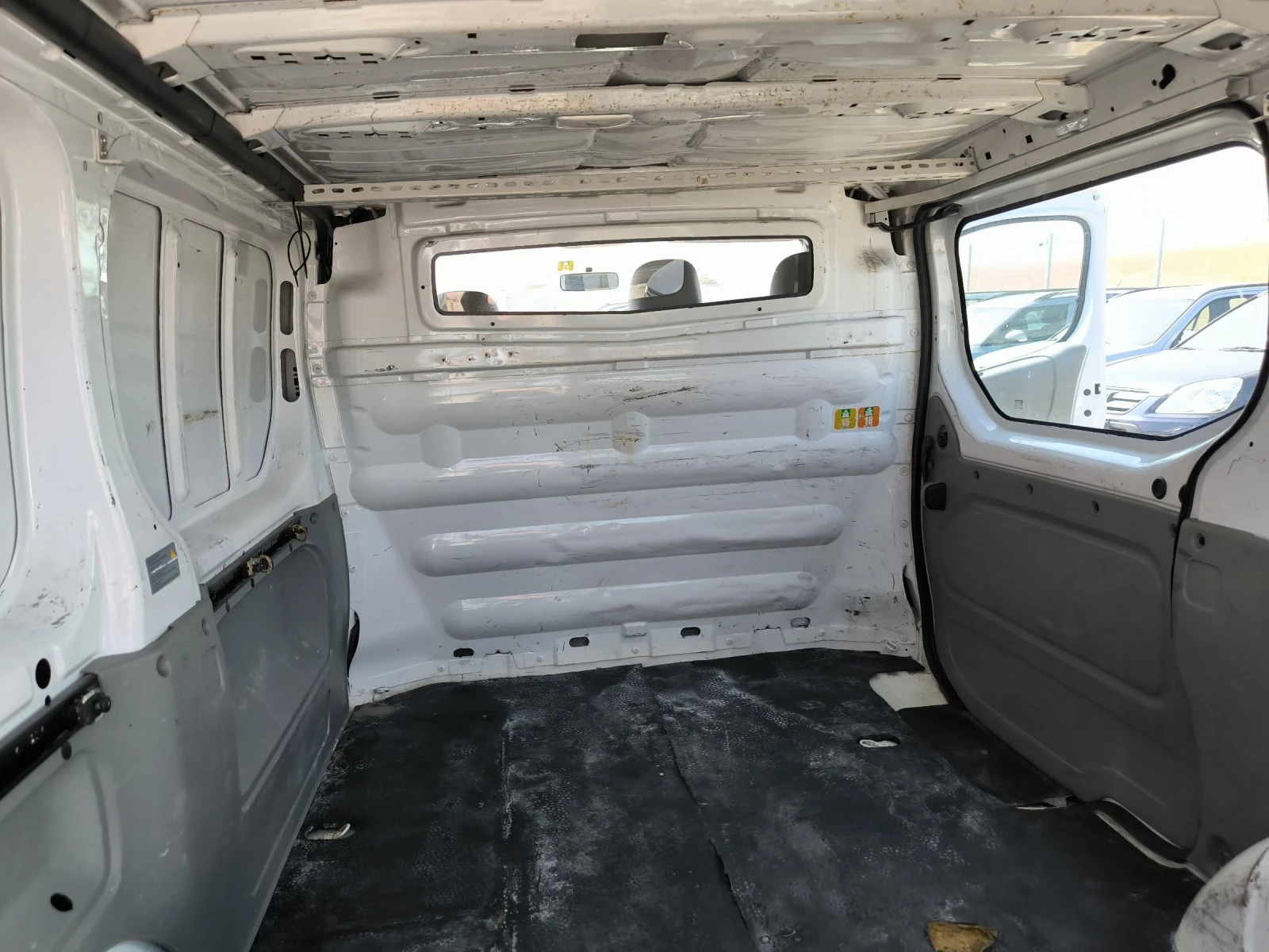 Opel Vivaro 2.0TD - изображение 9