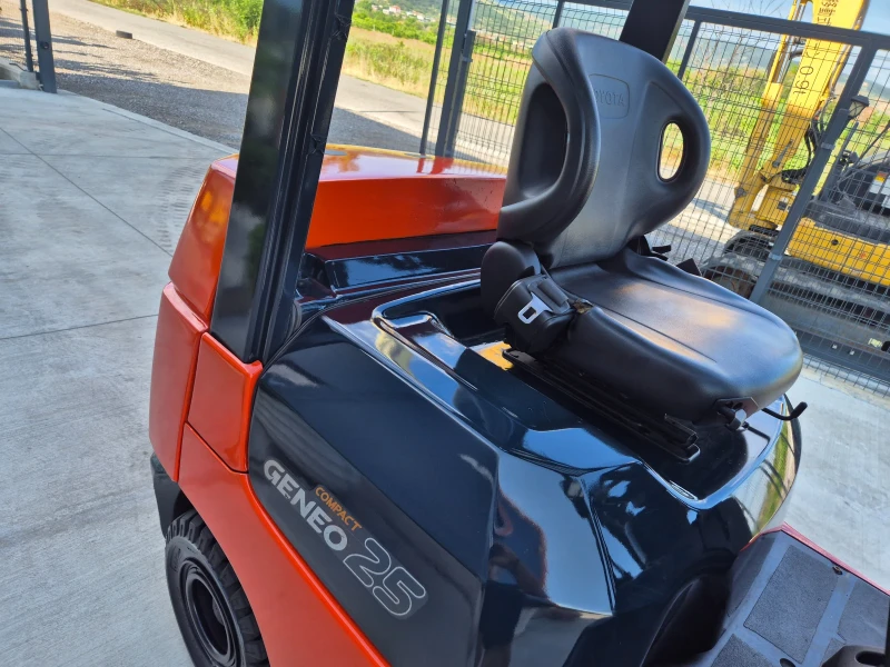 Мотокар Toyota 2.5 тона / ИЗРАВНИТЕЛ / ПАРНО /ПЕРФЕКТЕН !, снимка 13 - Индустриална техника - 49458933