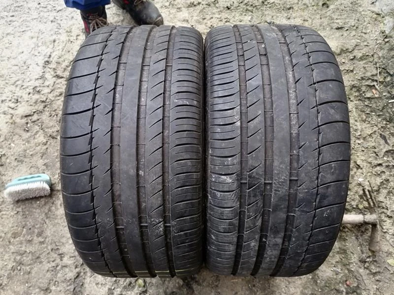 Гуми Зимни 255/40R17, снимка 1 - Гуми и джанти - 31181858