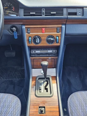 Mercedes-Benz 124, снимка 12