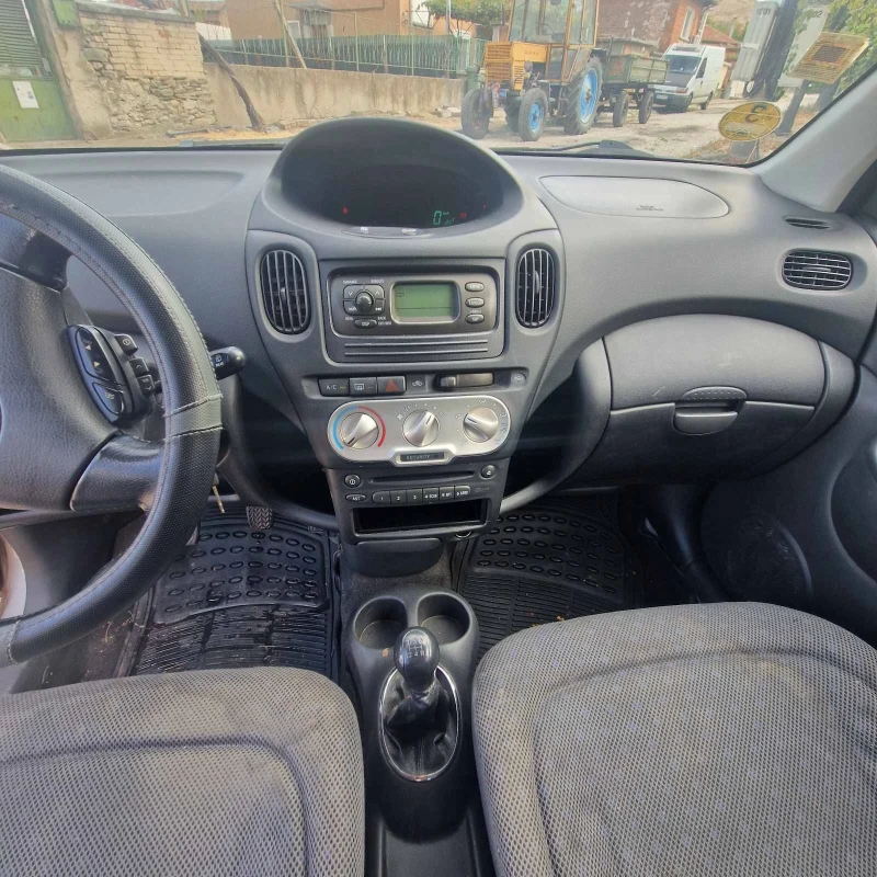 Toyota Yaris verso, снимка 10 - Автомобили и джипове - 47551344