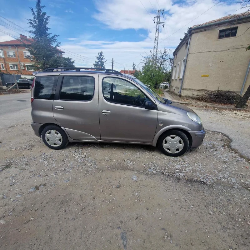 Toyota Yaris verso, снимка 4 - Автомобили и джипове - 47551344