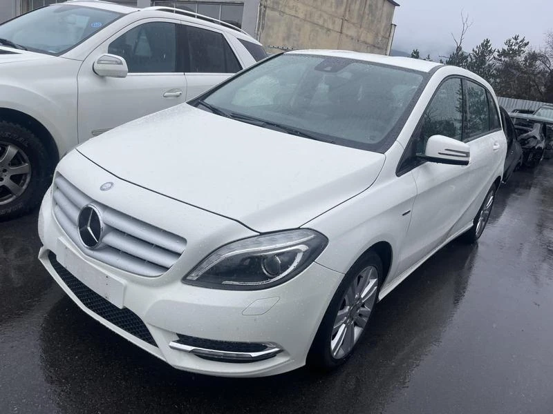 Mercedes-Benz B 180 на части  5 бр, снимка 2 - Автомобили и джипове - 48582413