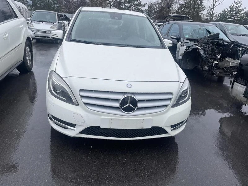 Mercedes-Benz B 180 на части  5 бр, снимка 1 - Автомобили и джипове - 47090624