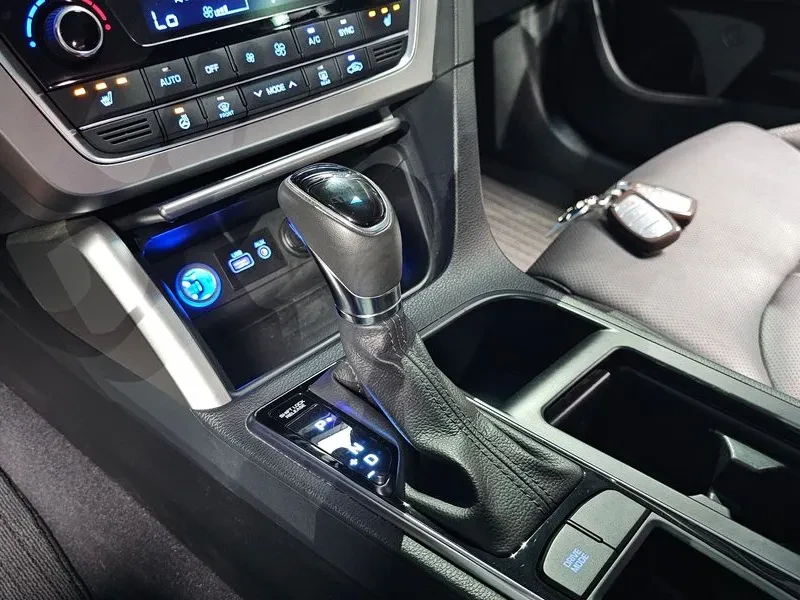 Hyundai Sonata 2.0 Smart, снимка 9 - Автомобили и джипове - 55176615