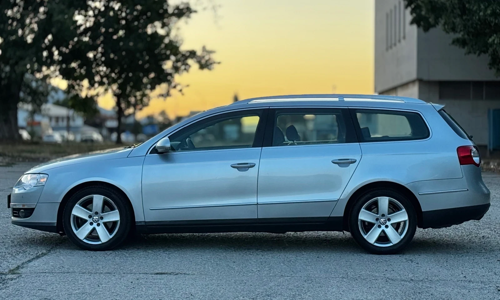 VW Passat 2.0TDI/HIGHLINE/НАВИГАЦИЯ - изображение 2