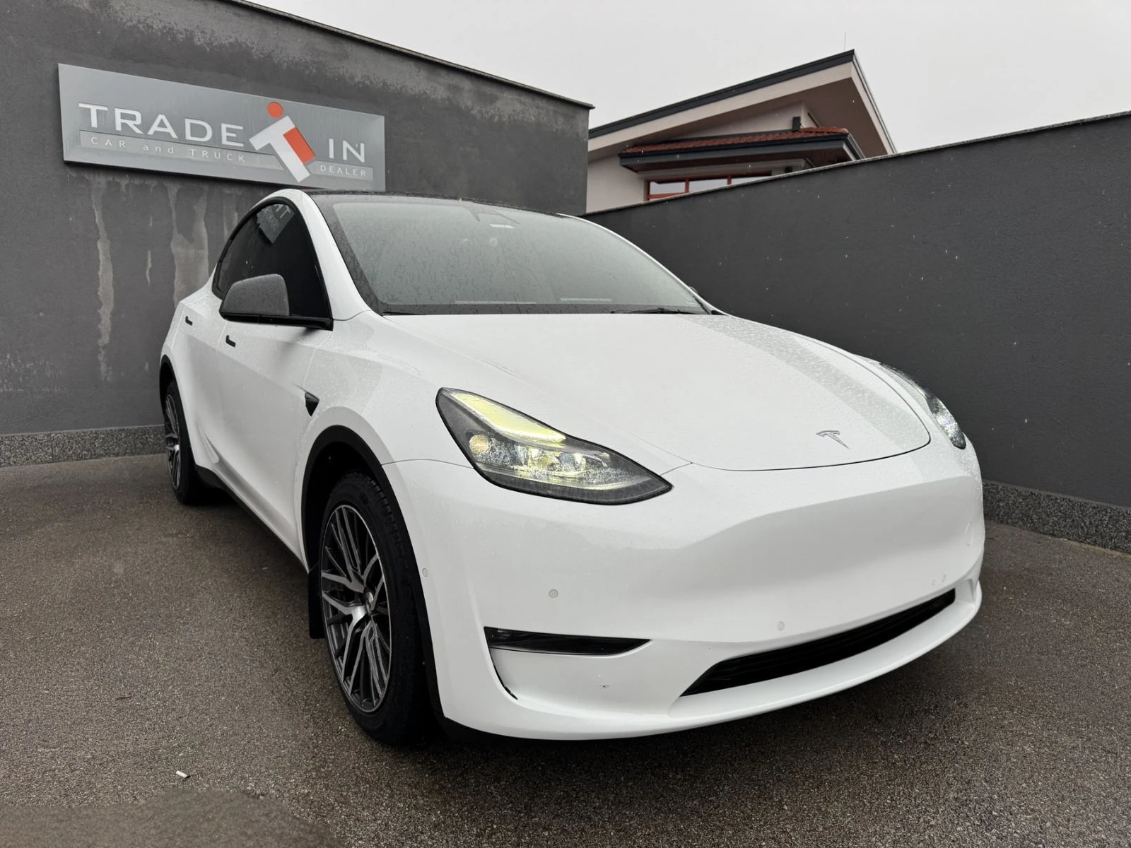 Tesla Model Y LONG RANGE DUAL MOTOR - изображение 3