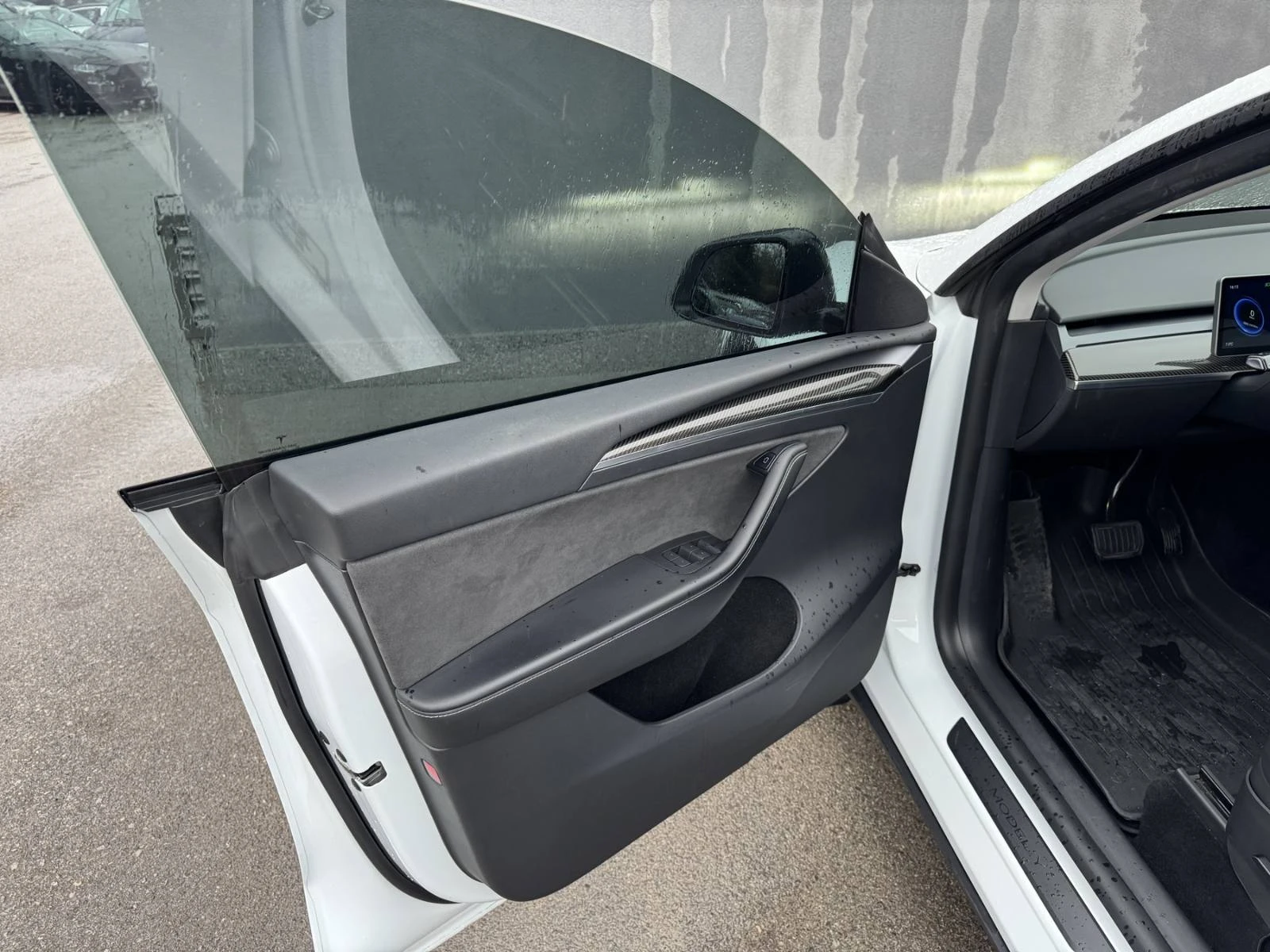 Tesla Model Y LONG RANGE DUAL MOTOR - изображение 8