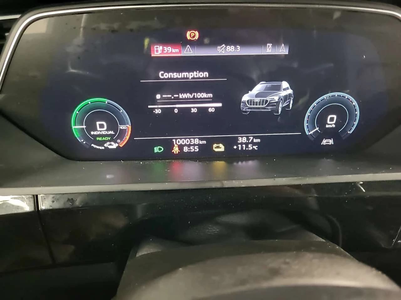 Audi E-Tron PROGRESSIV * 360 КАМЕРИ* ПАНОРАМА* CARFAX *  - изображение 9