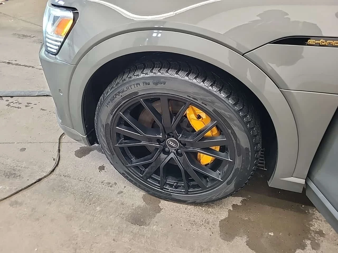 Audi E-Tron PROGRESSIV * 360 КАМЕРИ* ПАНОРАМА* CARFAX *  - изображение 6