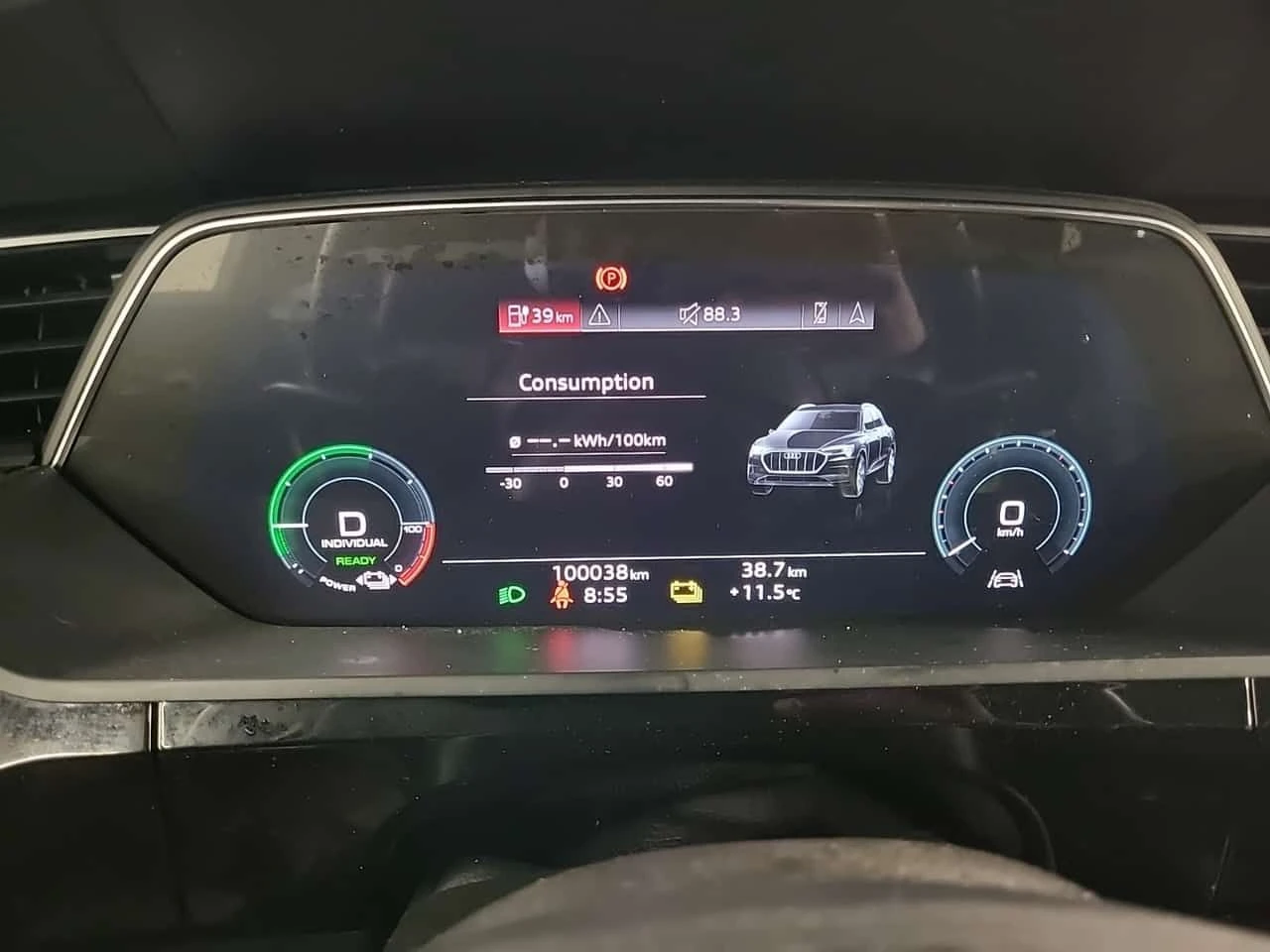 Audi E-Tron PROGRESSIV * 360 КАМЕРИ* ПАНОРАМА* CARFAX *  - изображение 10