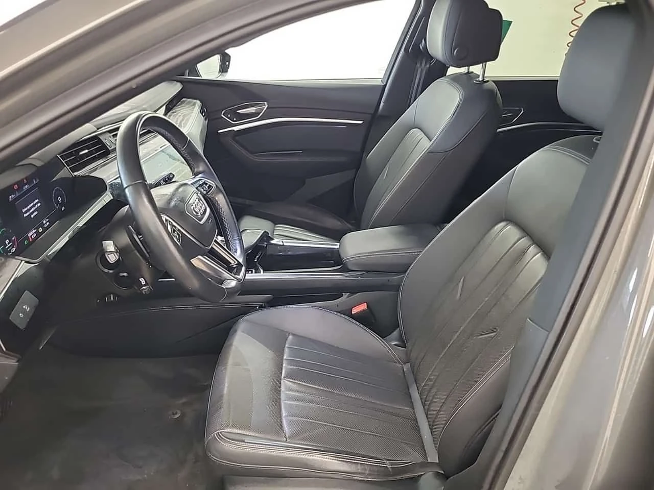 Audi E-Tron PROGRESSIV * 360 КАМЕРИ* ПАНОРАМА* CARFAX *  - изображение 5