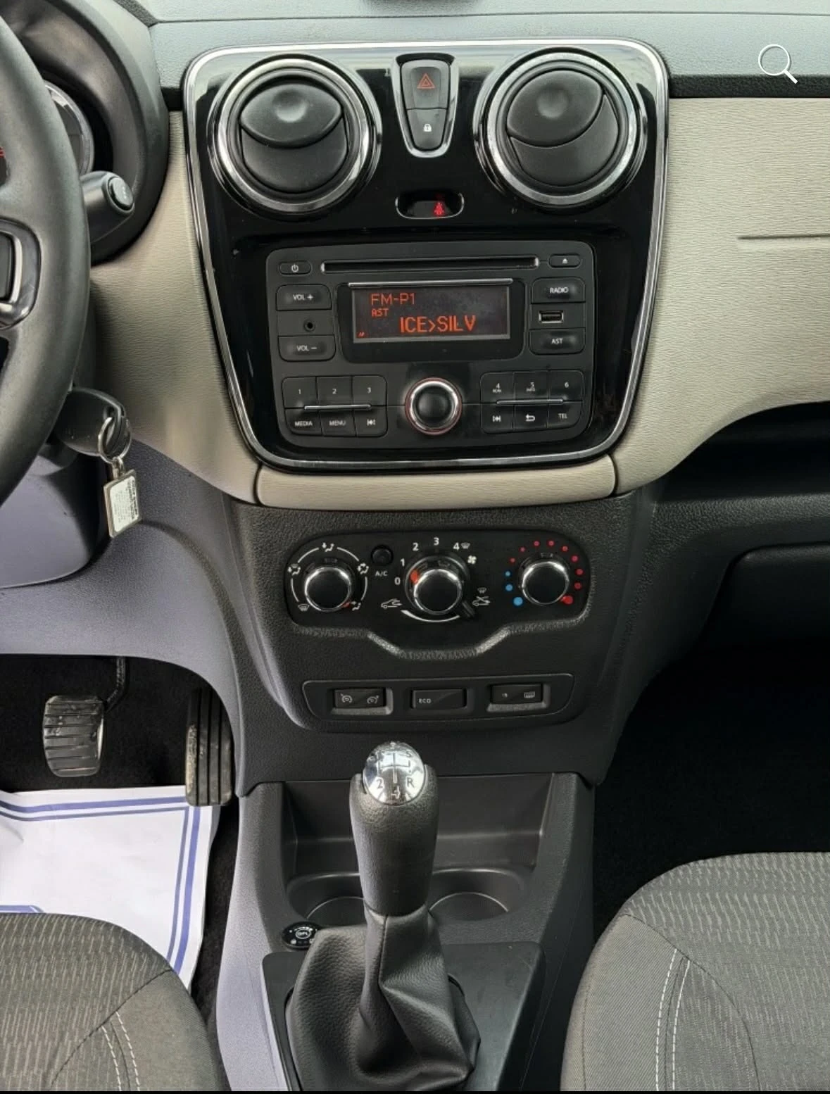 Dacia Lodgy 1.6i 82кс ГАЗ 2015г внос Испания, снимка 13 - Автомобили и джипове - 53761547