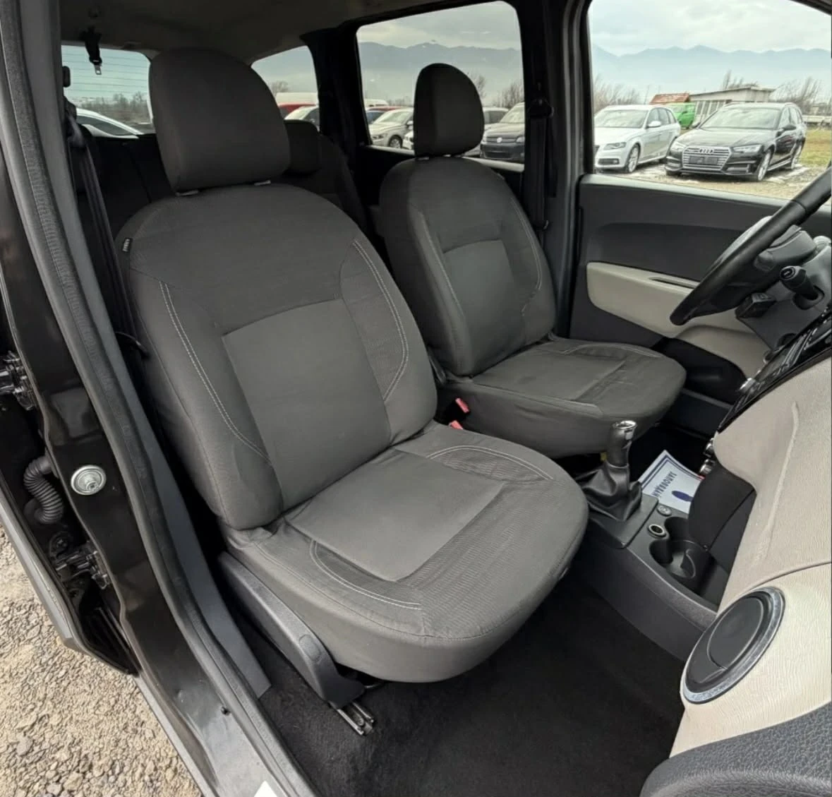 Dacia Lodgy 1.6i 82кс ГАЗ 2015г внос Испания, снимка 14 - Автомобили и джипове - 53761547