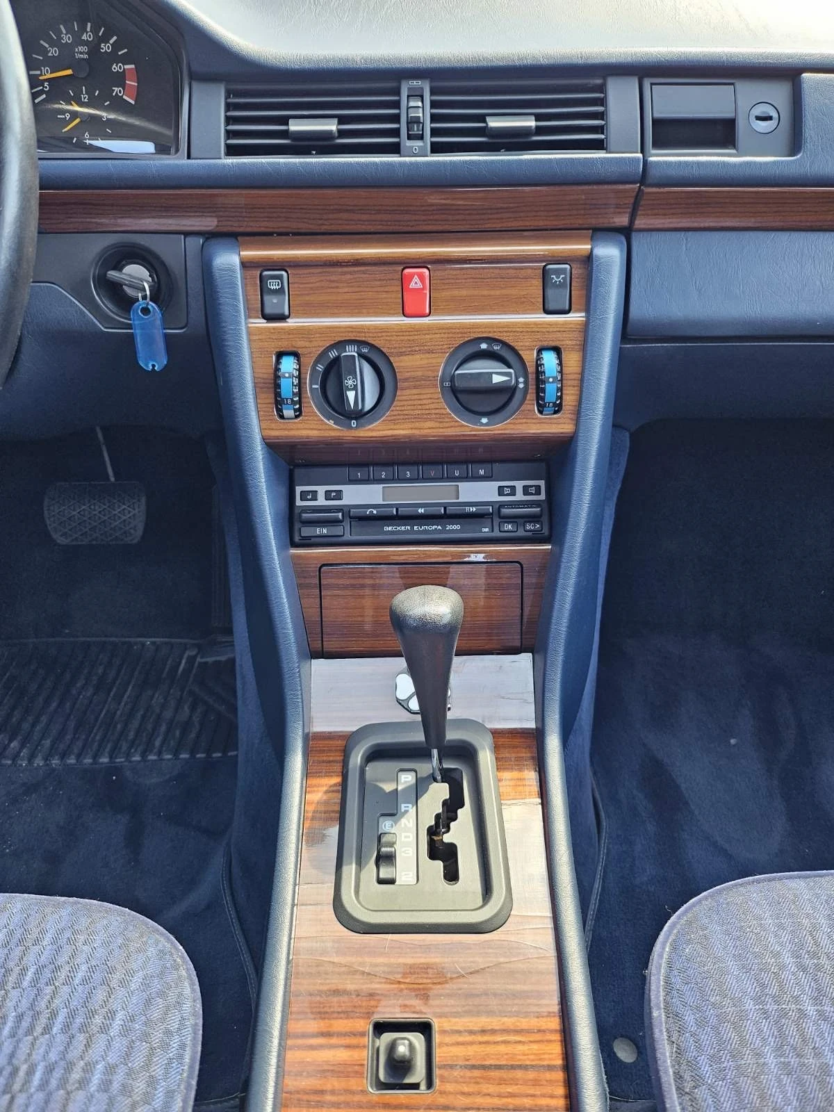 Mercedes-Benz 124, снимка 12 - Автомобили и джипове - 54316470