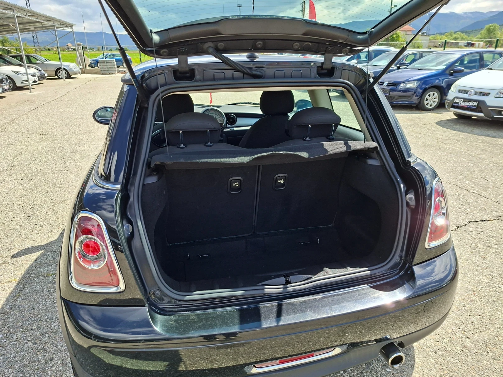 Mini One 1, 6i, снимка 11 - Автомобили и джипове - 54387832