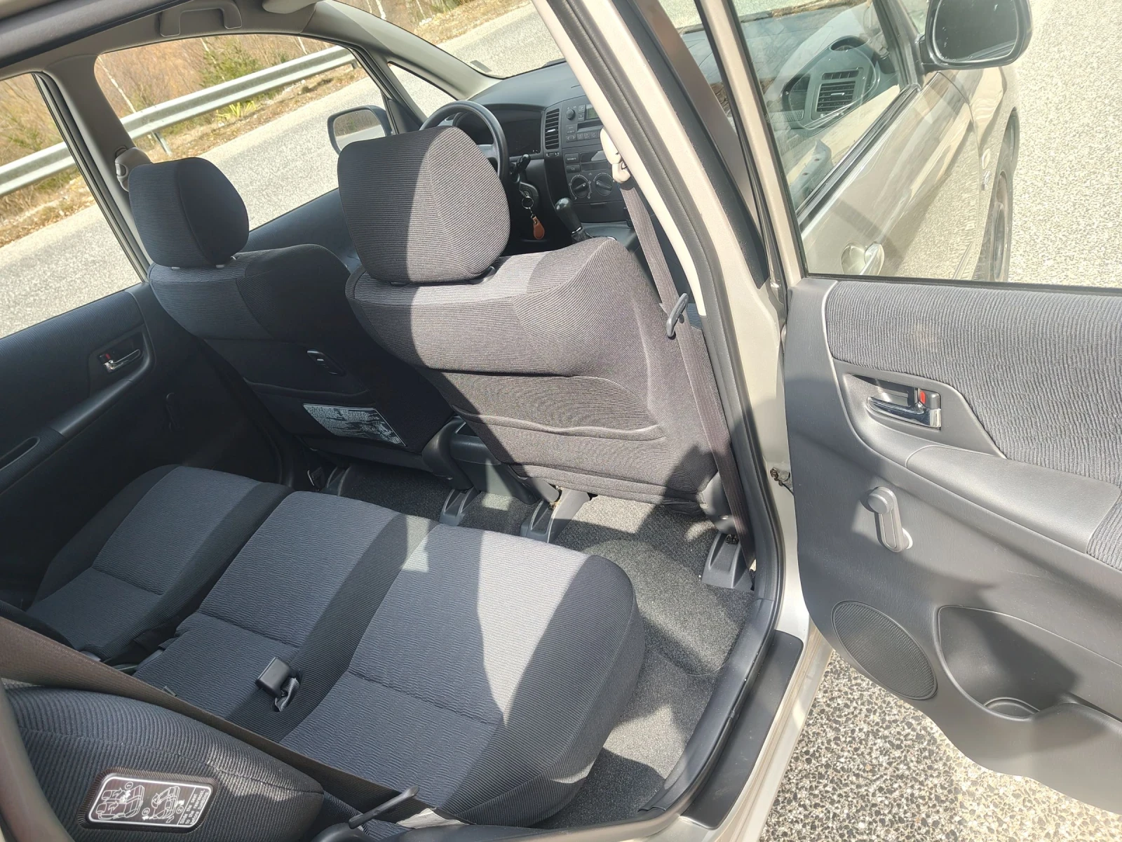 Toyota Corolla verso 2.0D4D, снимка 9 - Автомобили и джипове - 54742892